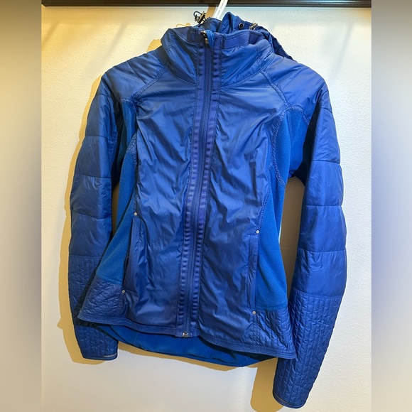 Lululemon Run: Bundle Up Jacket in Limitless Blue | size 6 - Picture 2 of 16